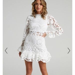 Showpo lined white lace dress, never been worn before, new with tags